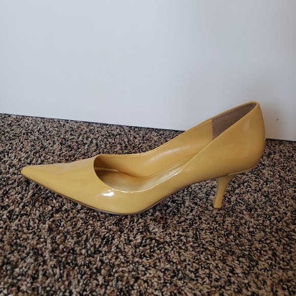 Shoes - Picture 3 of 5